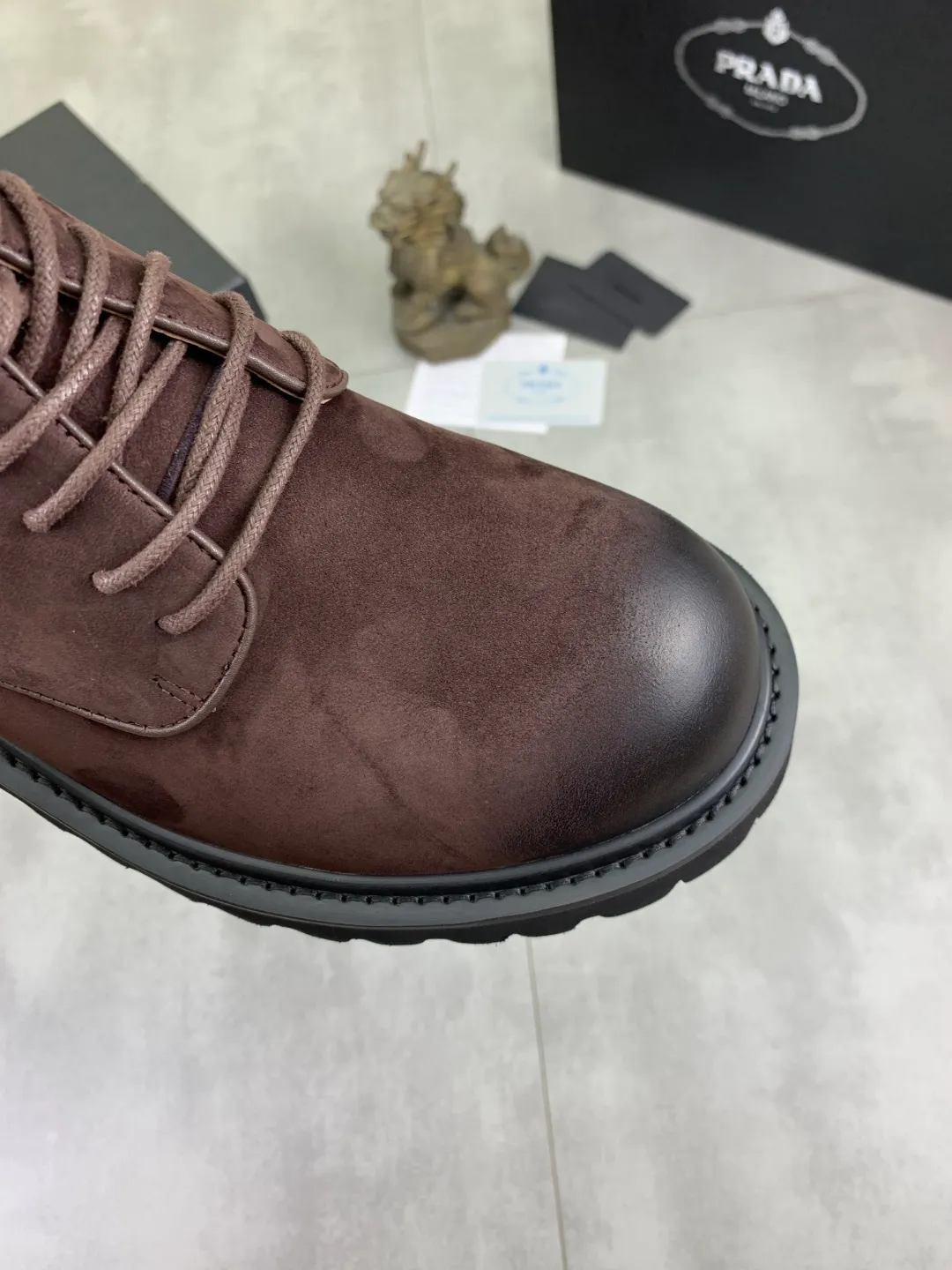 Men's shoes 💰P560 💰[New style]🔥🆕Hot model [PRADA]Prada🔝High-top Chelsea Martin boots are a high-end brand of men's shoes. The uppers are made of top-layer calfskin imported from Italy➕top-layer pigskin lining for the feet🔥, making walking more convenient and comfortable! Exclusive new style, stunning work [color]! Create a fashionable personality to set off your uniqueness! Create a fashionable personality to set off your uniqueness! A must-have for trendy men! Classic🔥super wear-resistant rubber outsole, size: 38-44 (45 can be customized) black or brown🉑️choose